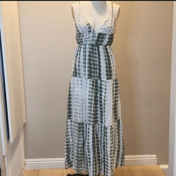 🎁3/$30🎁 Tie Dye Cut Out Open Back Maxi Boho Olive Dress Sz M - Picture 2 of 11